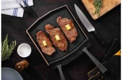 Ooni Dubbelzijdige Grizzlerplaat Met Afneembare Greep En Houten Bord -Barbecue In De Thuiskeuken ooni dubbelzijdige grizzlerplaat met afneembare gr 3