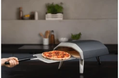 Ooni Geperforeerde Pizzaschep - Perforated Pizza Peel 12inch 7 Ooni Geperforeerde Pizzaschep - Perforated Pizza Peel 12inch -Barbecue In De Thuiskeuken ooni geperforeerde pizzaschep perforated pizza pee 1