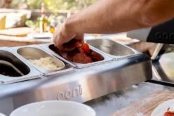 Ooni Topping Station -Barbecue In De Thuiskeuken ooni topping station 3